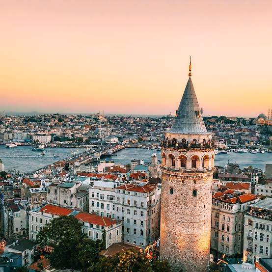 Échappée magique entre Orient et Occident : Séjour culturel et shopping à Istanbul